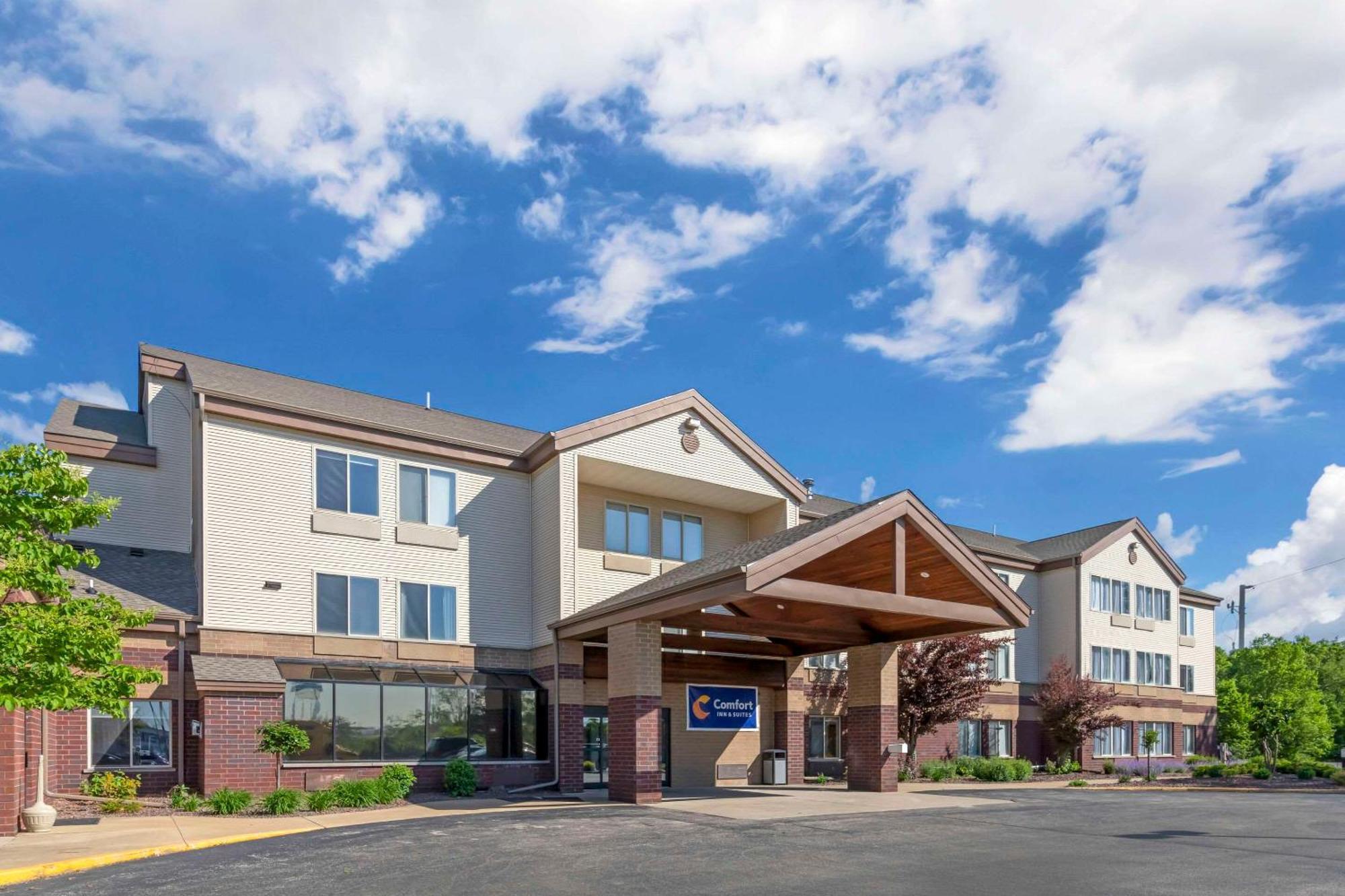 Comfort Inn & Suites New Lisbon Exterior photo