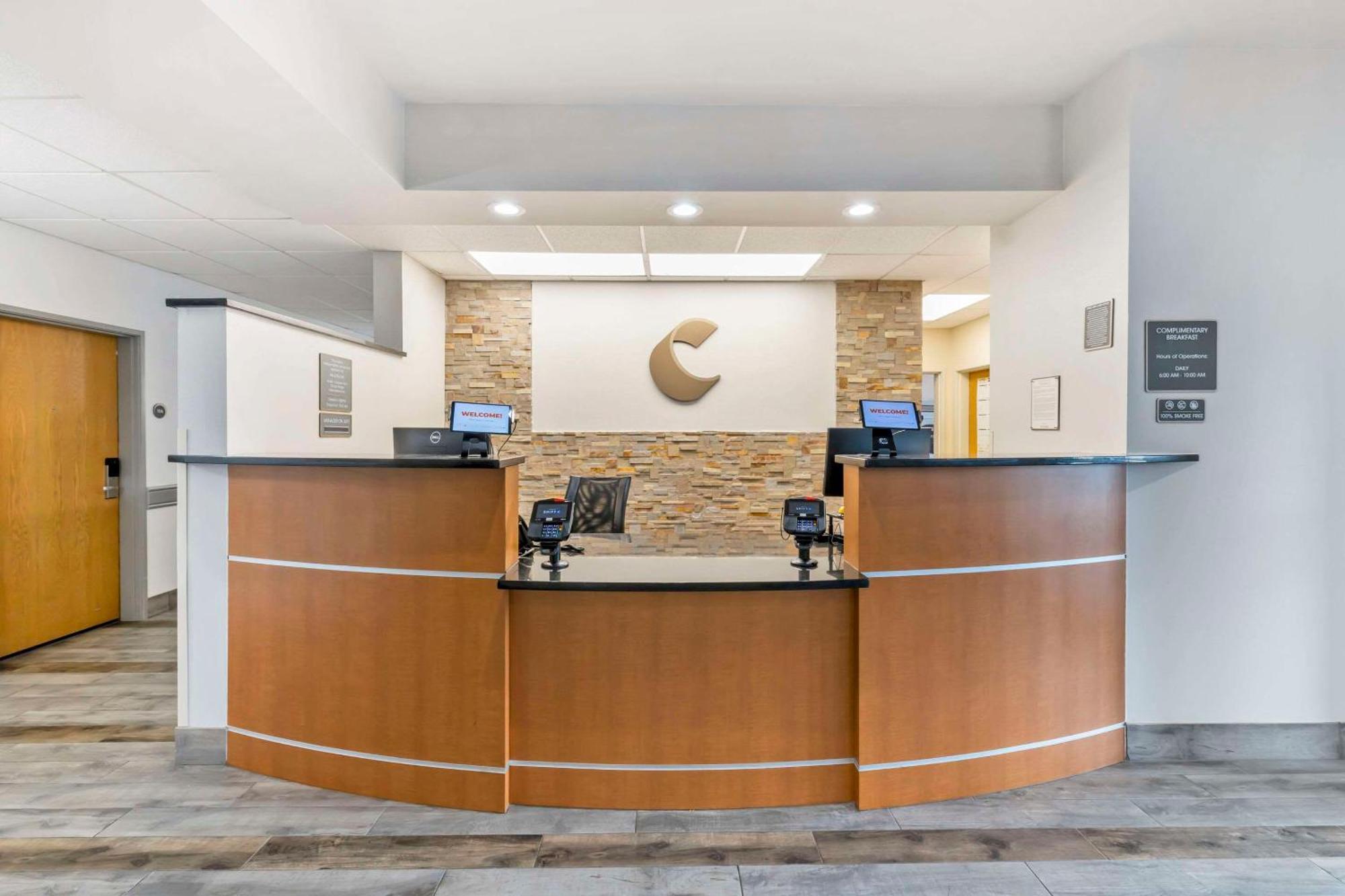 Comfort Inn & Suites New Lisbon Exterior photo
