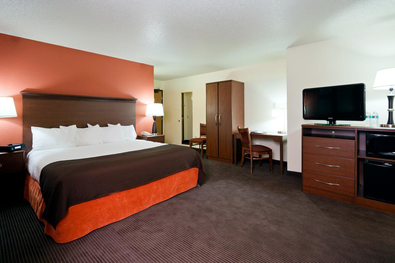 Comfort Inn & Suites New Lisbon Exterior photo