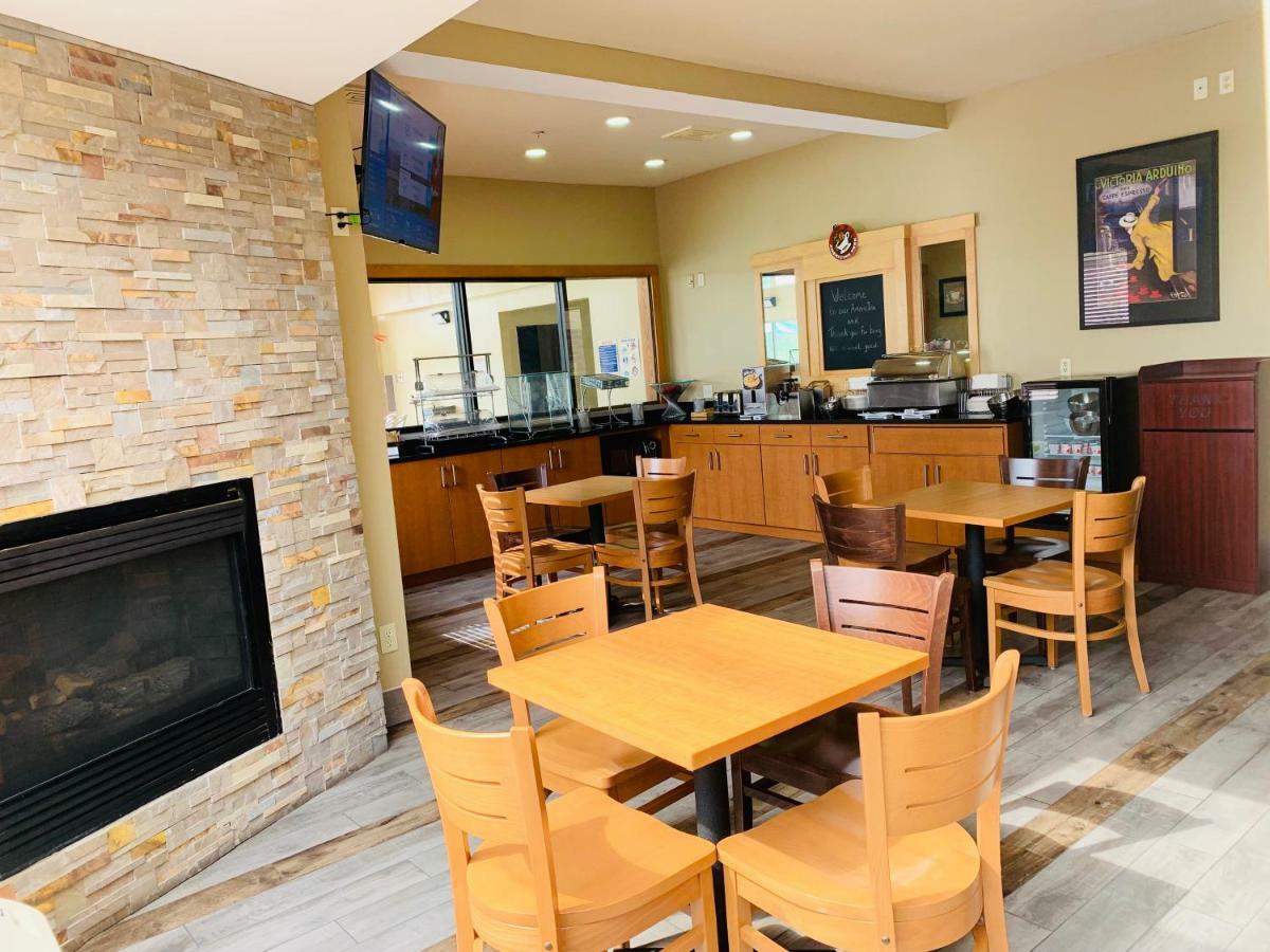 Comfort Inn & Suites New Lisbon Exterior photo